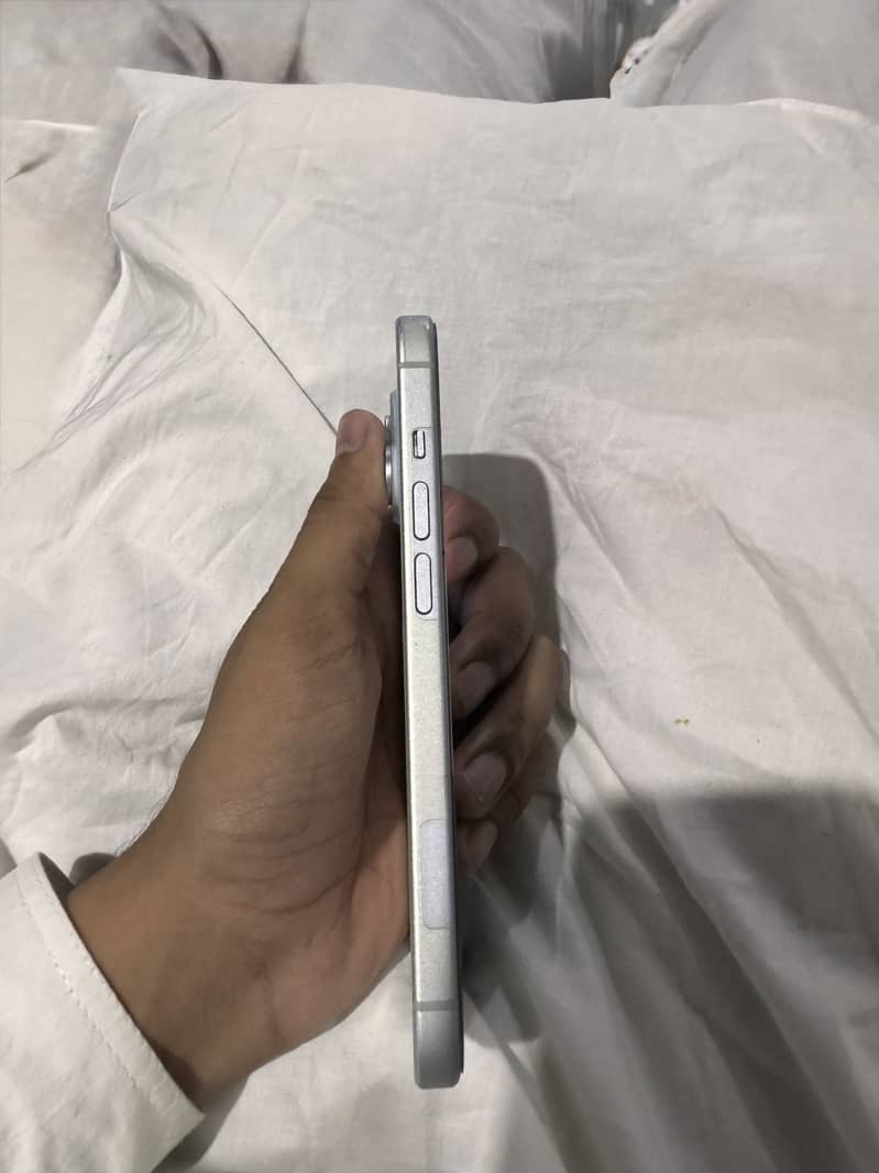 Apple iPhone 15 3