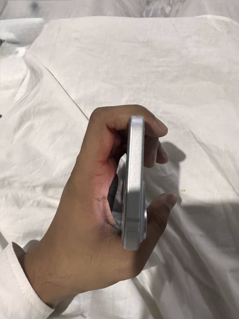 Apple iPhone 15 5