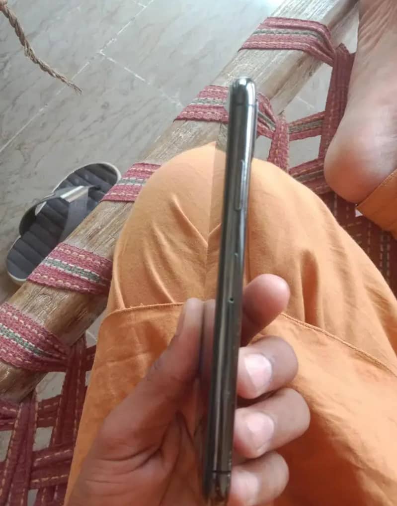Apple iPhone XS 7