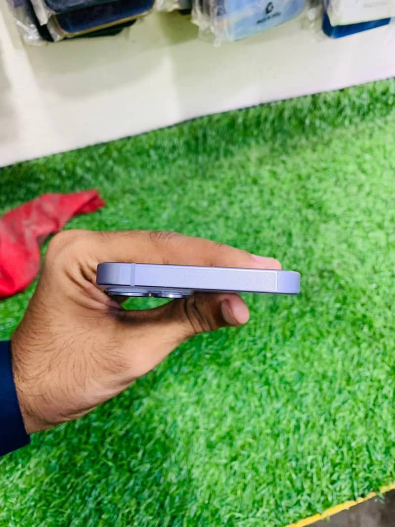 Apple iPhone 14 4