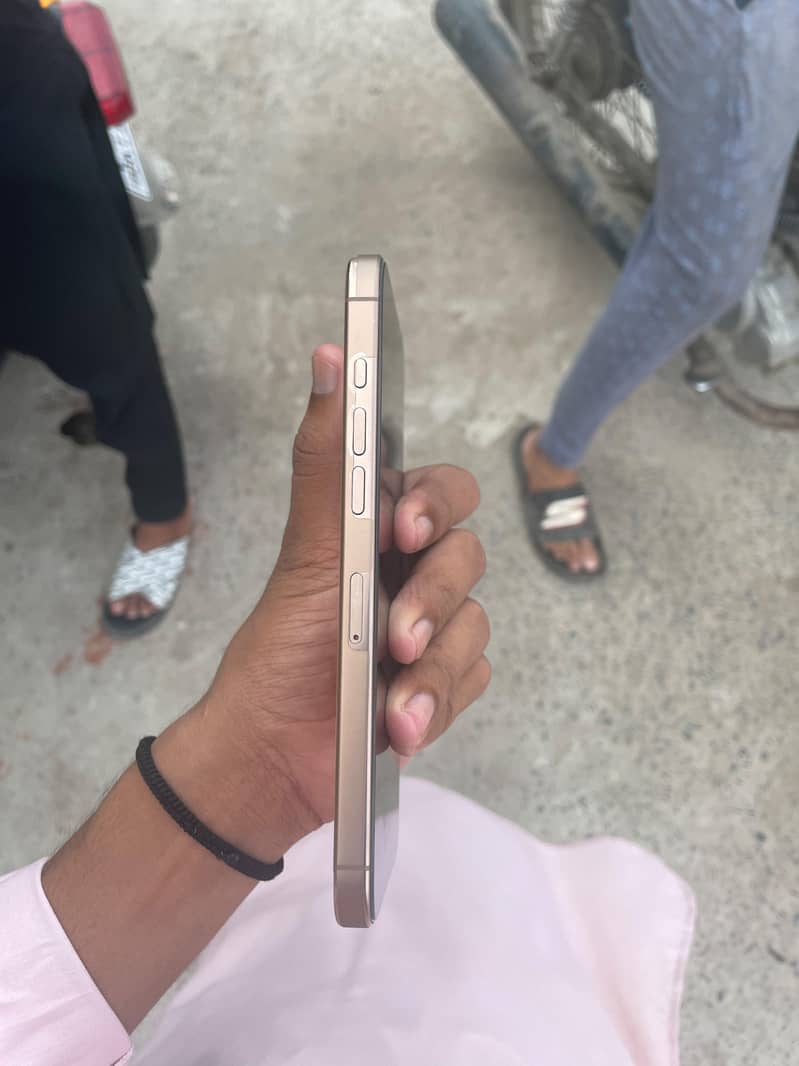 Apple iPhone 16 Pro Max 5