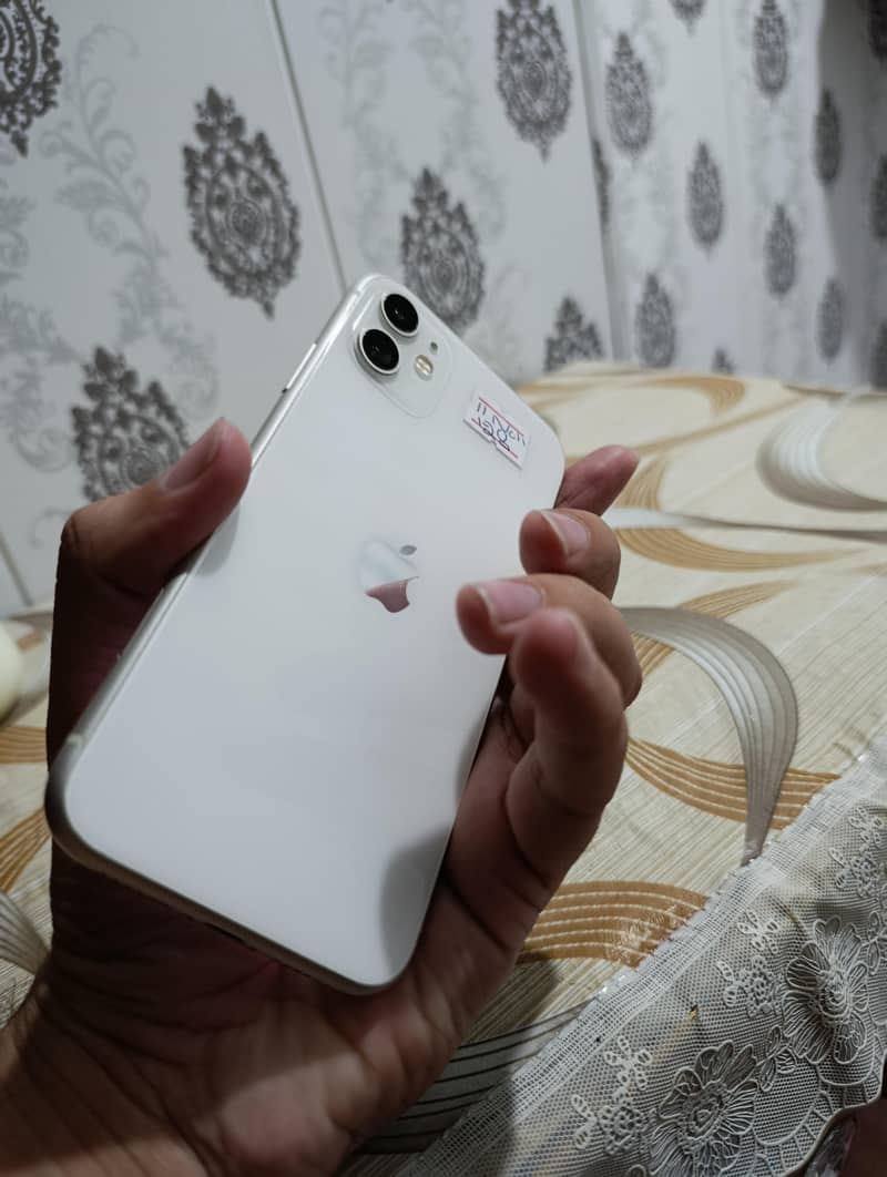 Apple iPhone 11 3