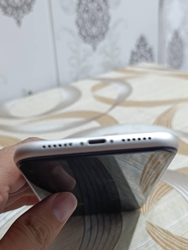 Apple iPhone 11 6