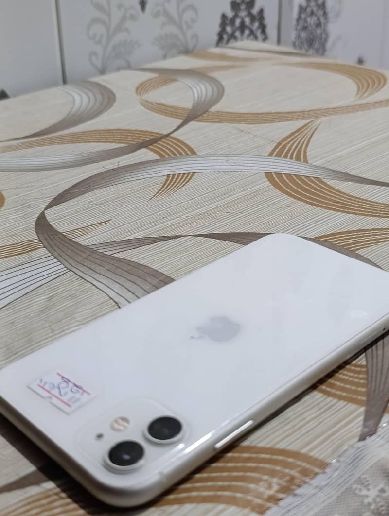 Apple iPhone 11 7