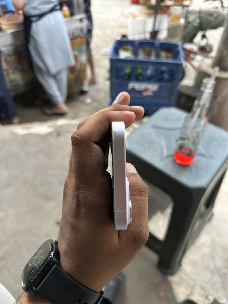 Apple iPhone 14 4