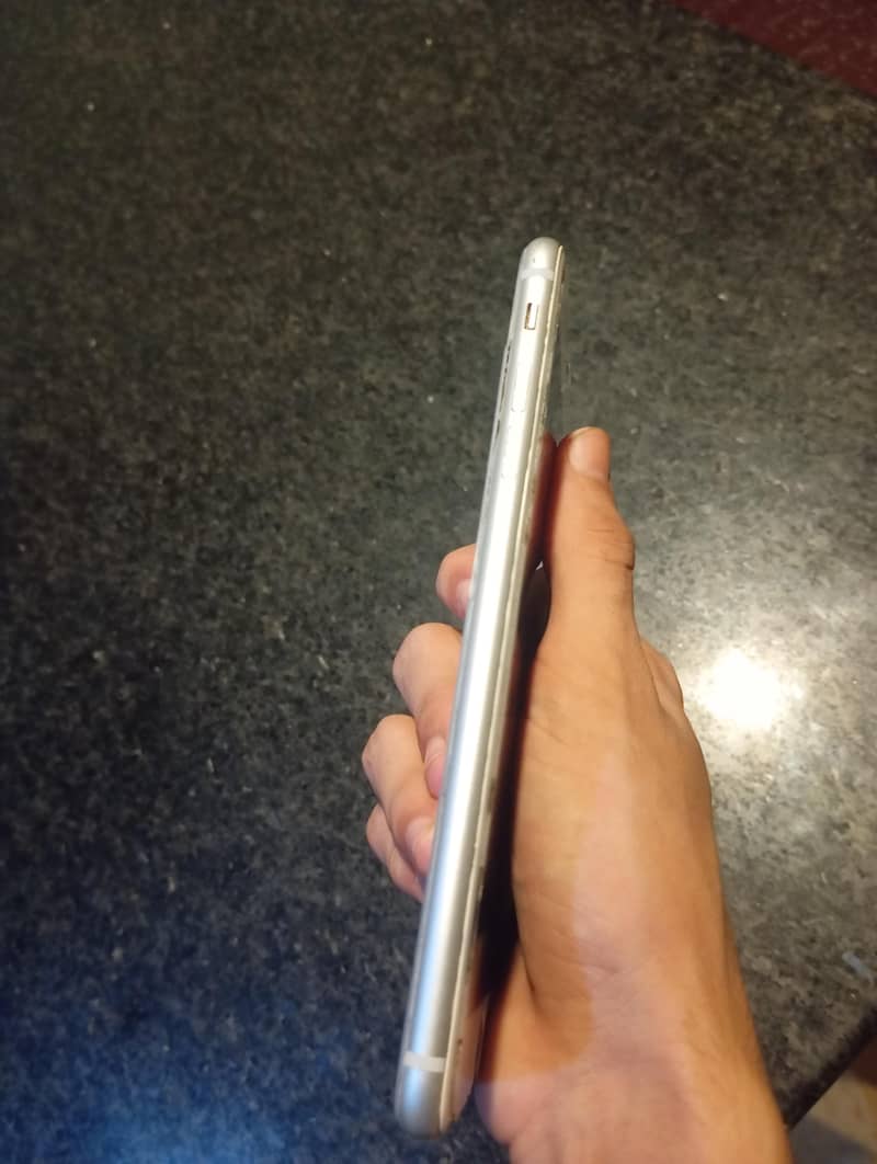 Apple iPhone 8 Plus 3