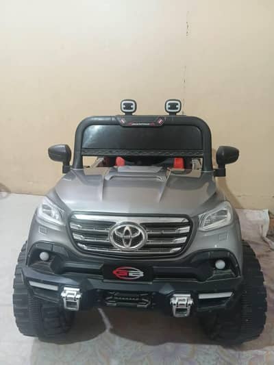 JEEP 4WHEEL BATTERY SOGO NEW DALI HA REMOTE BH SATH H ALL OKAY HA
