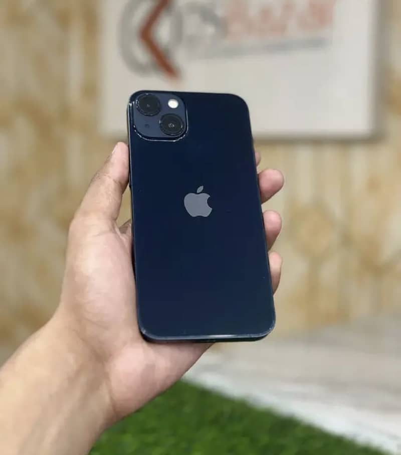 Apple iPhone 13 0