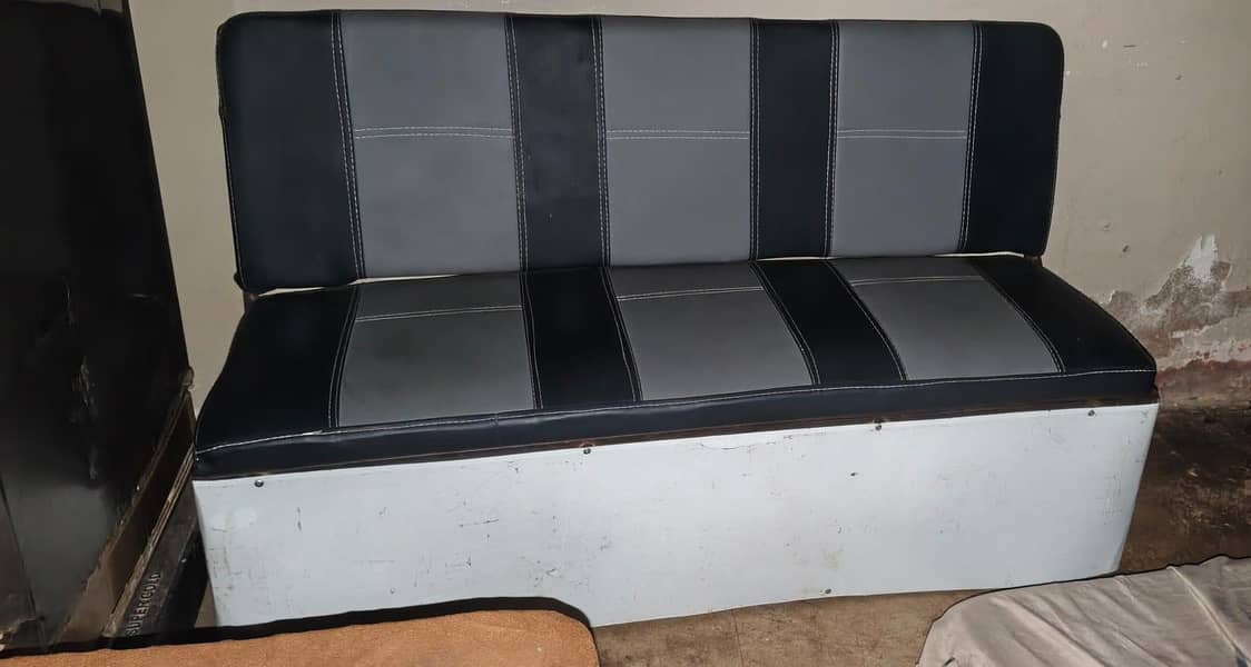 Seat. 1
