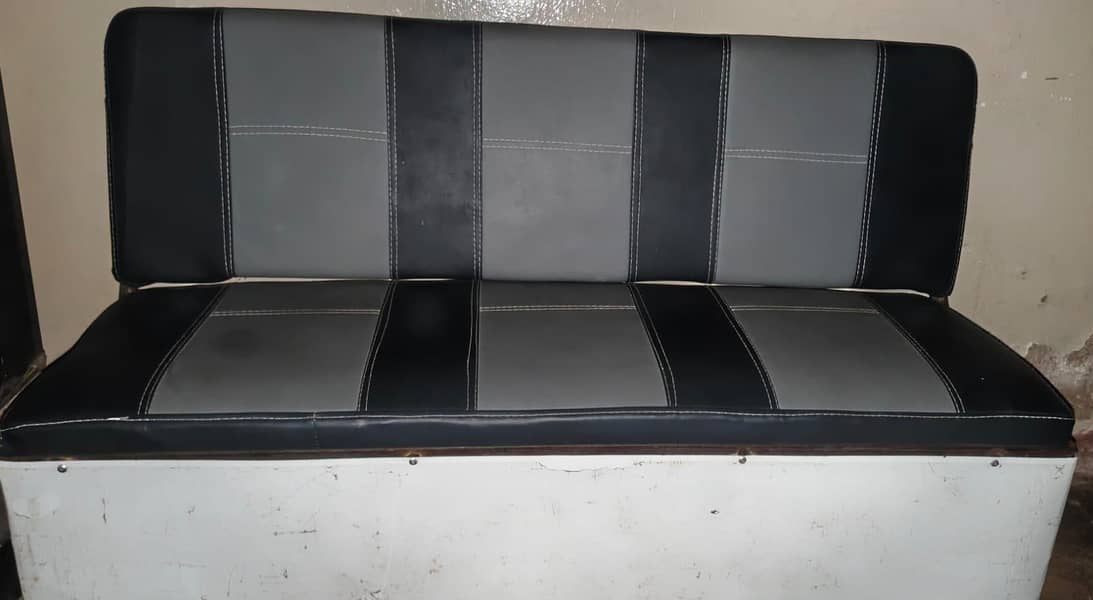 Seat. 2