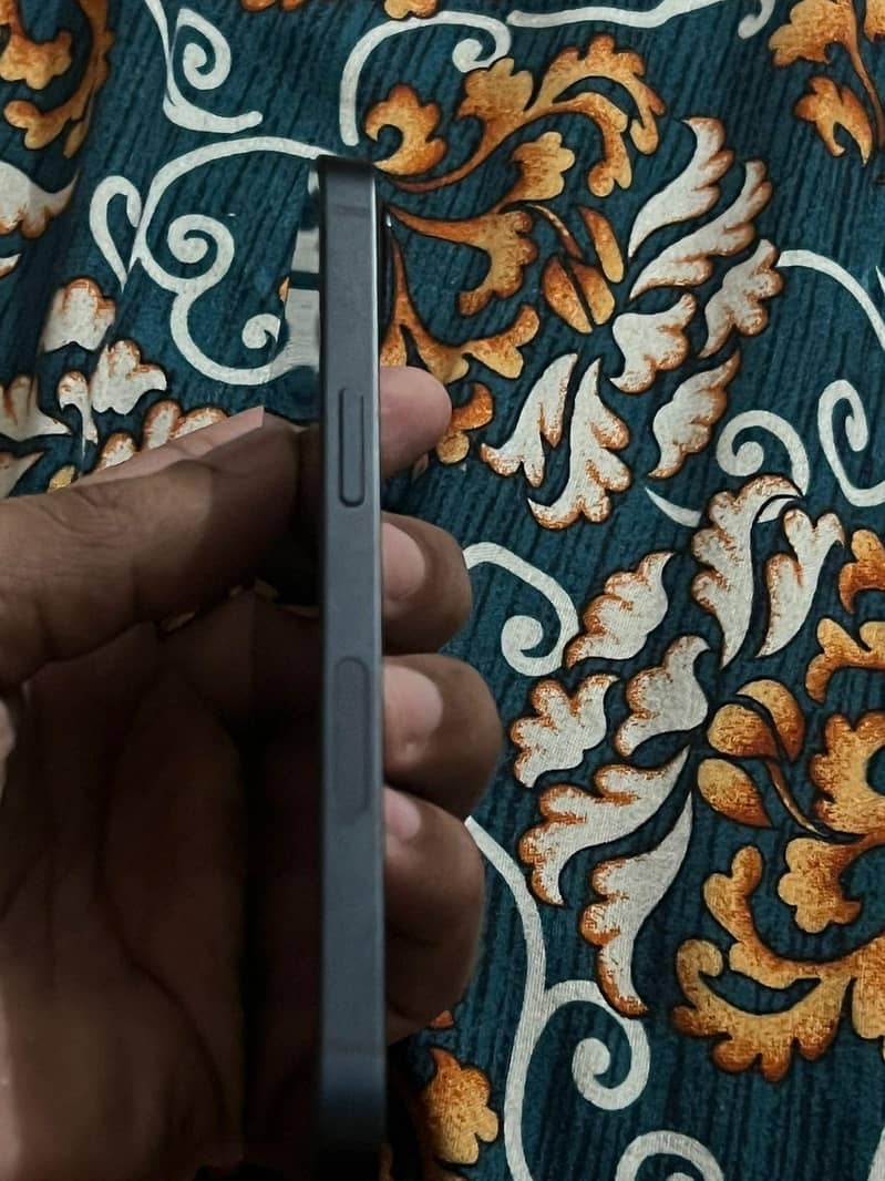 Apple iPhone 13 1