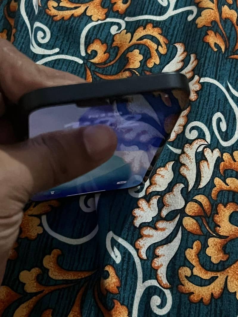 Apple iPhone 13 2