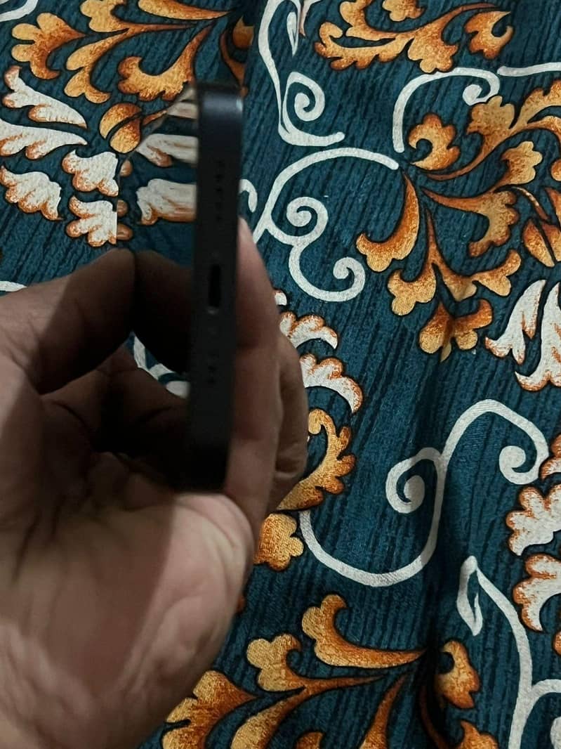 Apple iPhone 13 3