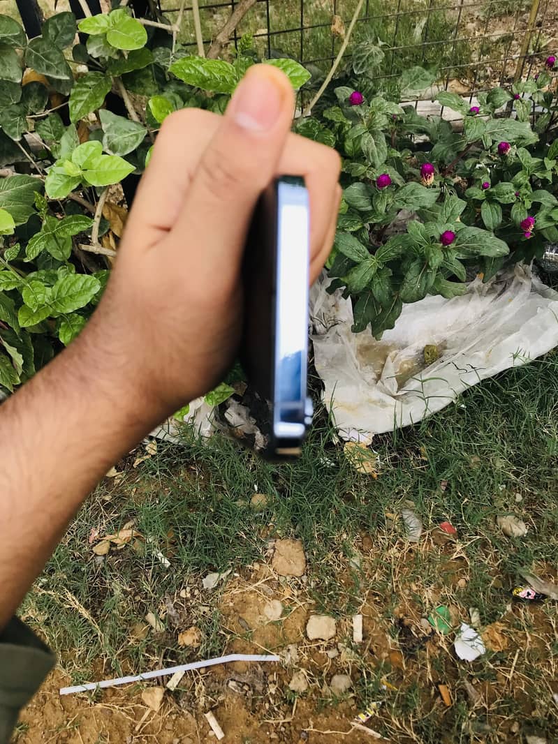Apple iPhone 13 Pro Max 1