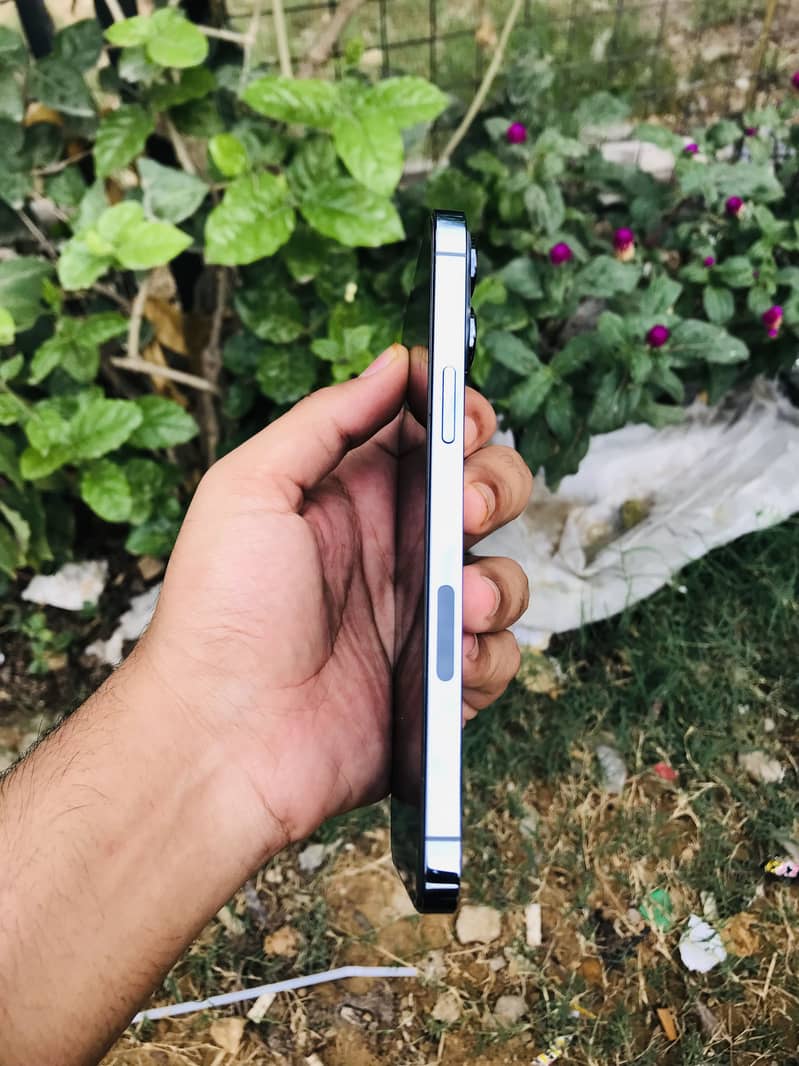 Apple iPhone 13 Pro Max 4