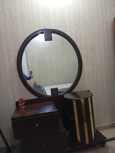 dressing table