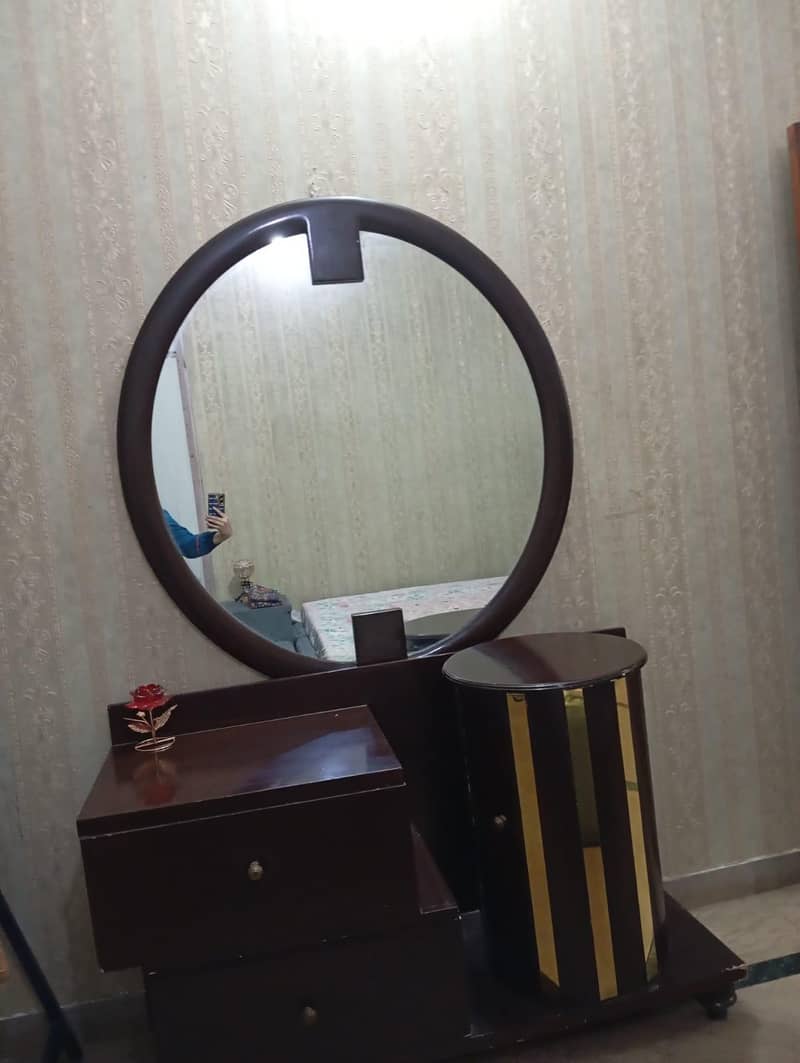 dressing table 0