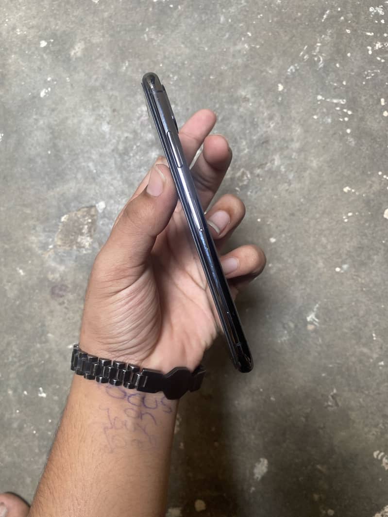 Apple iPhone X 5