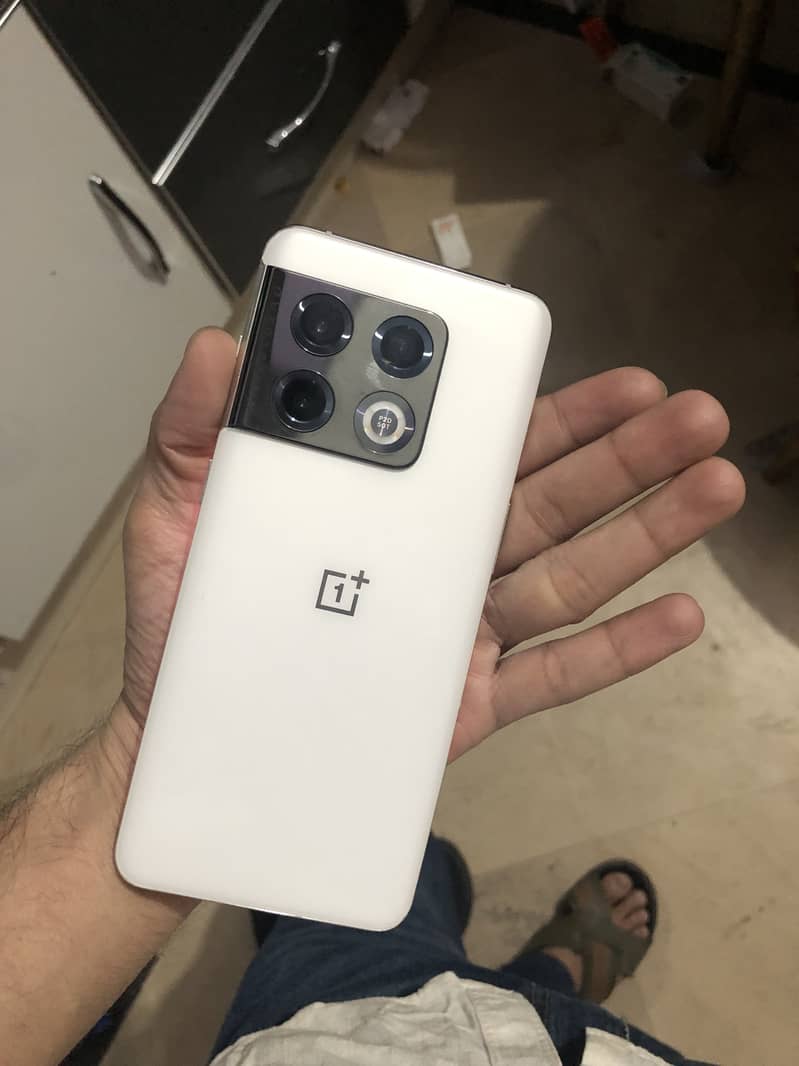 One Plus 10 Pro 4