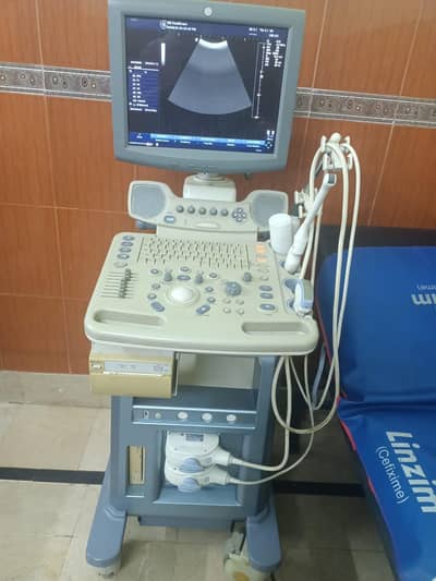 GE ultrasound machine, colour Doppler.  Model-Logiq P5