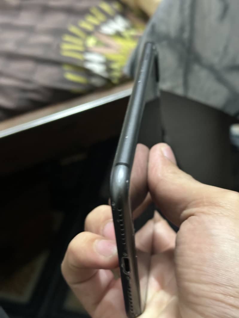 Apple iPhone 8 Plus 1
