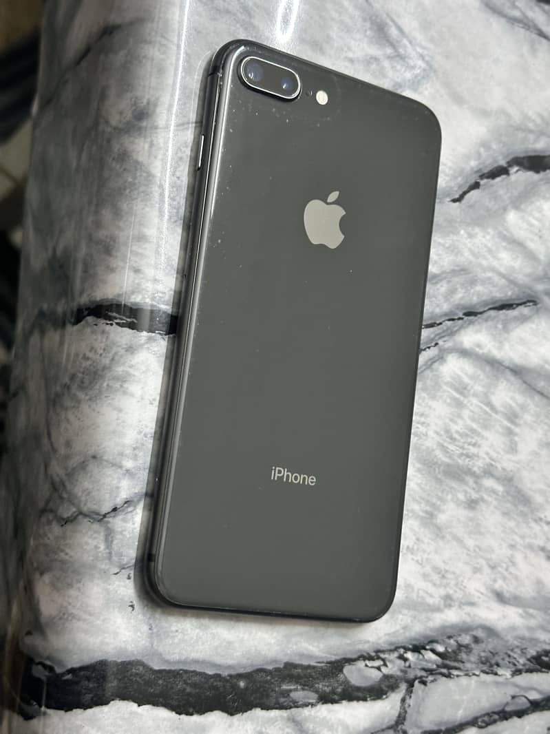 Apple iPhone 8 Plus 3