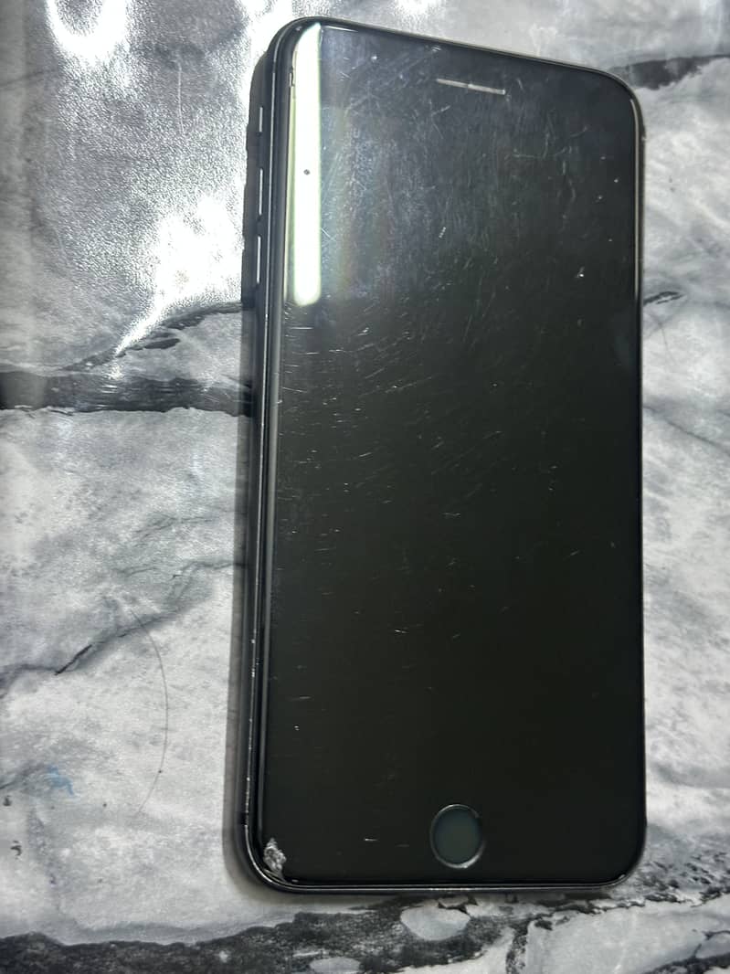 Apple iPhone 8 Plus 4