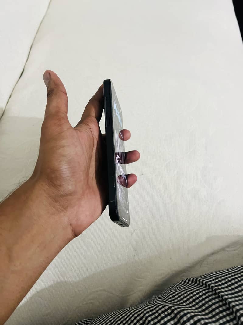 Apple iPhone 15 plus 4