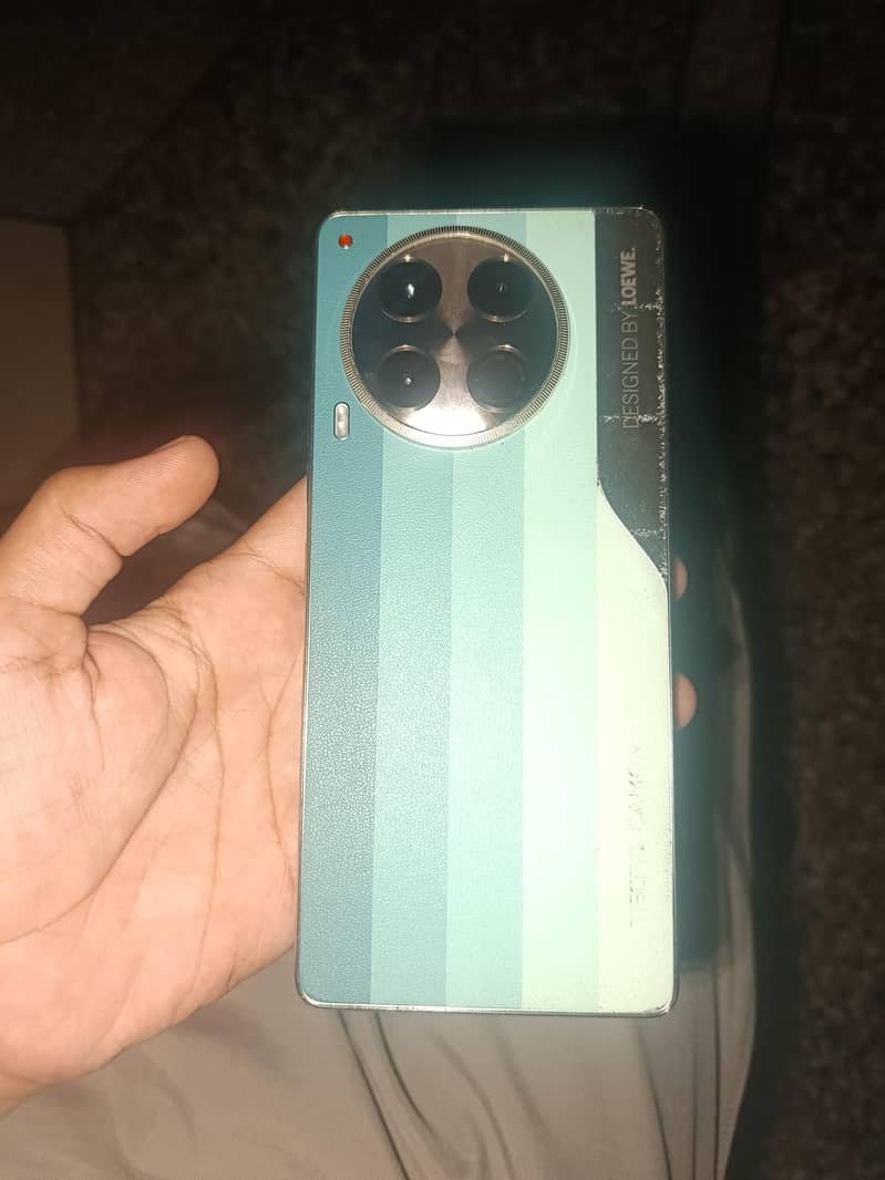 techno Camon 30 2