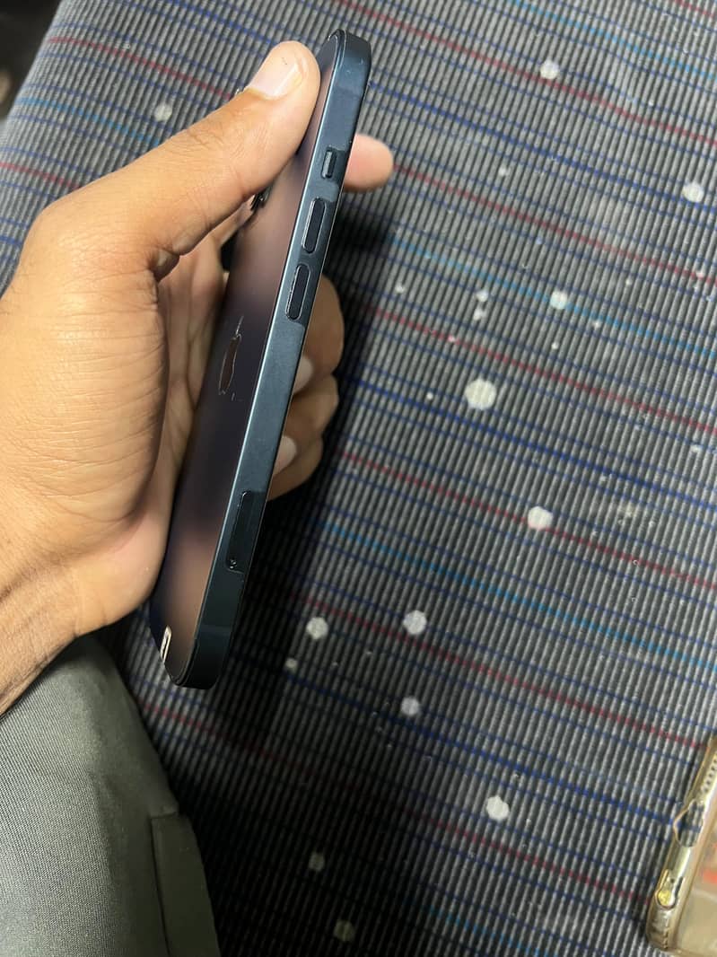 Apple iPhone 13 2