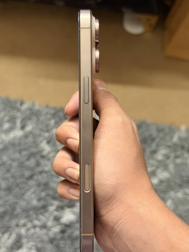 Apple iPhone 16 Pro Max 11