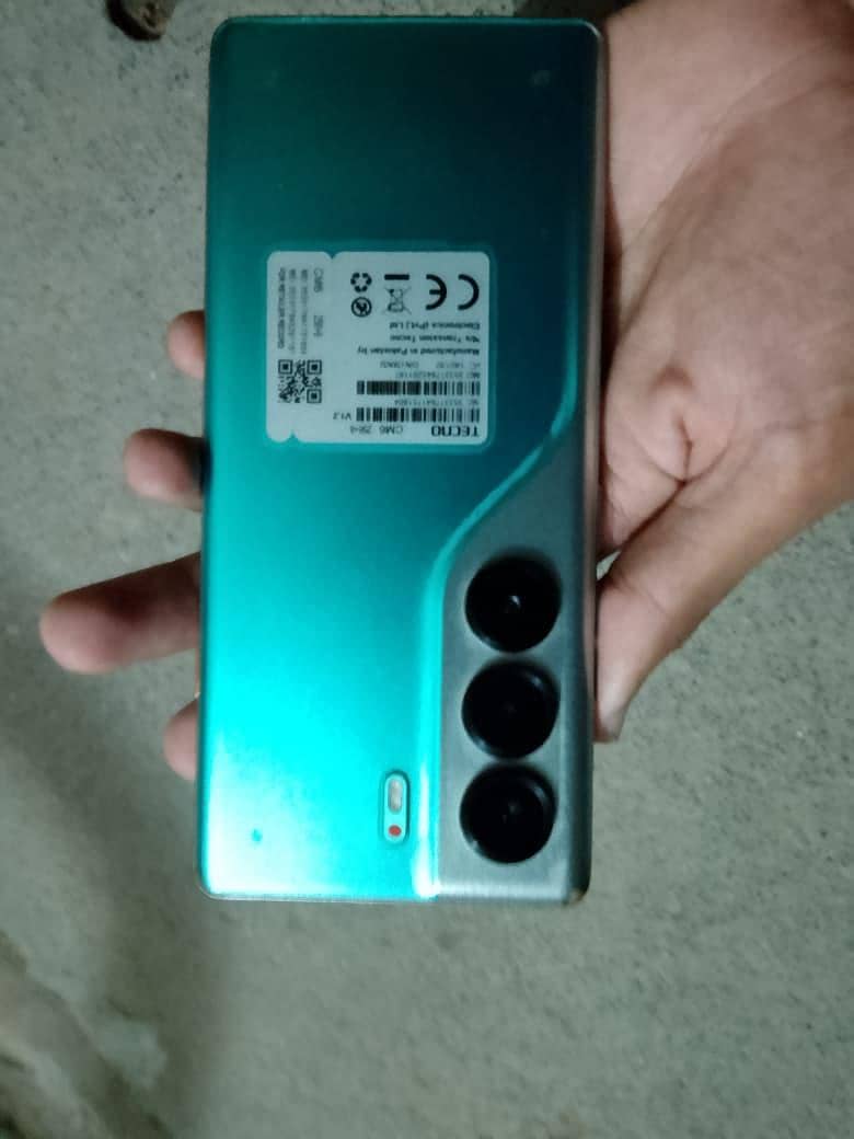 Tecno CAMON 40 Pro 0