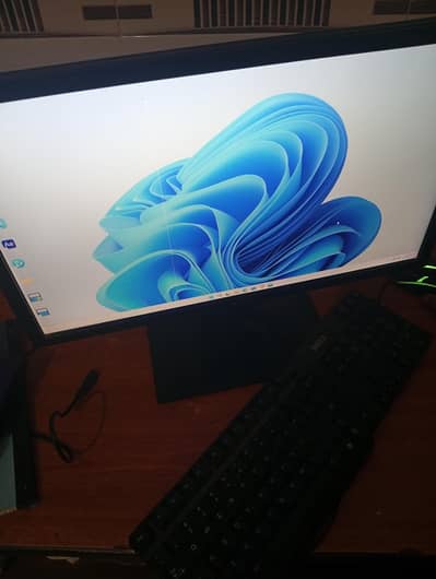 HP Core i5 4th Gen Desktop | 16GB RAM | 500GB HDD | Dell 22" Monitor