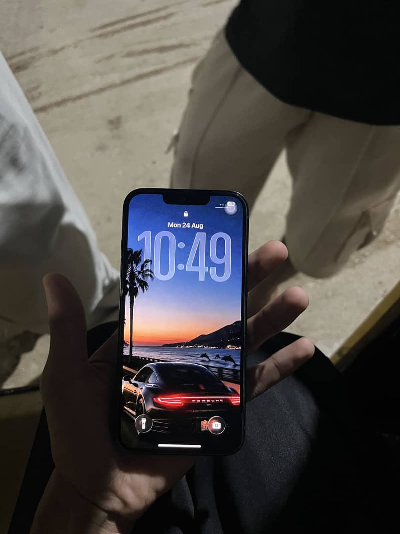 Apple iPhone 13 5