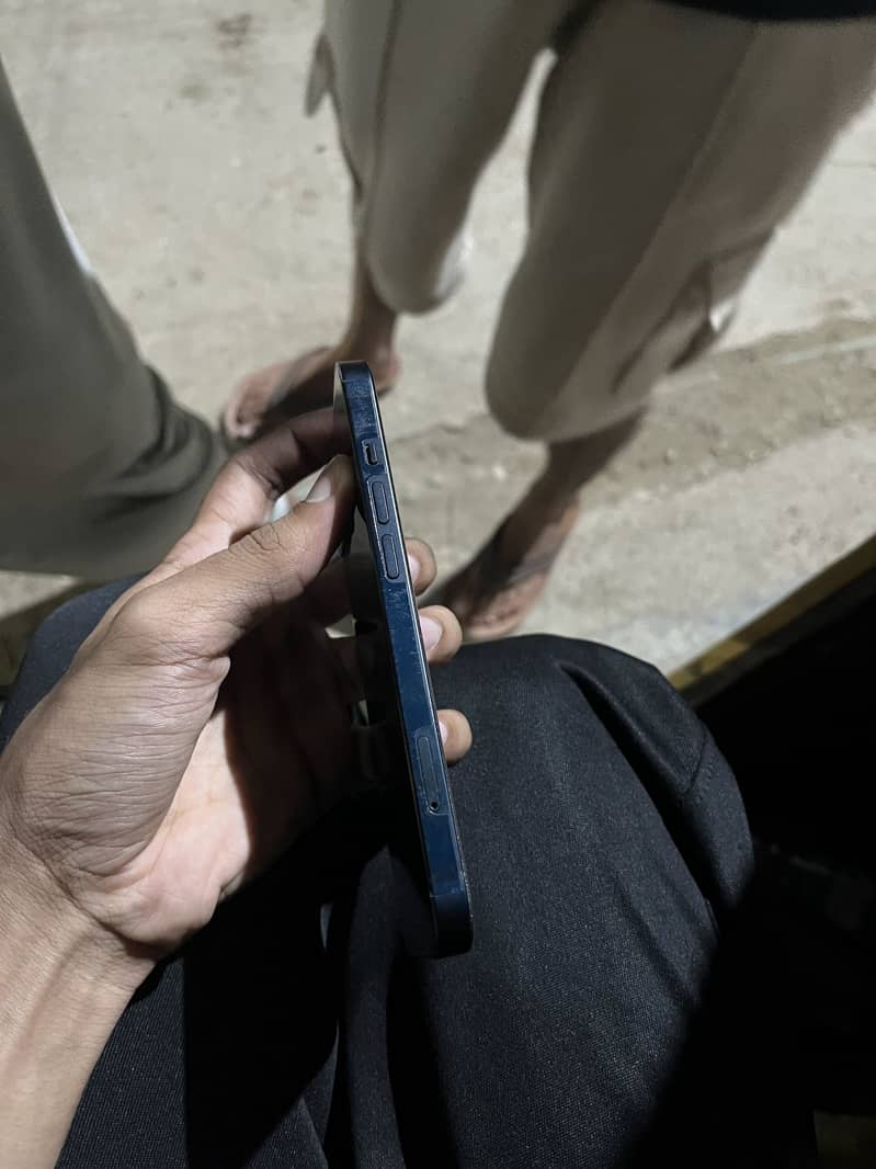 Apple iPhone 13 3