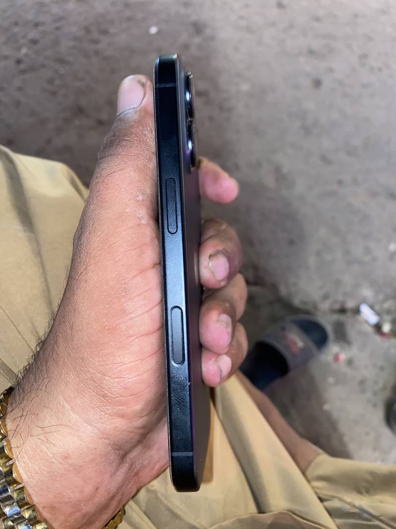 Apple iPhone 16 0