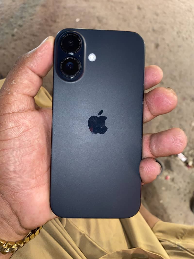 Apple iPhone 16 2