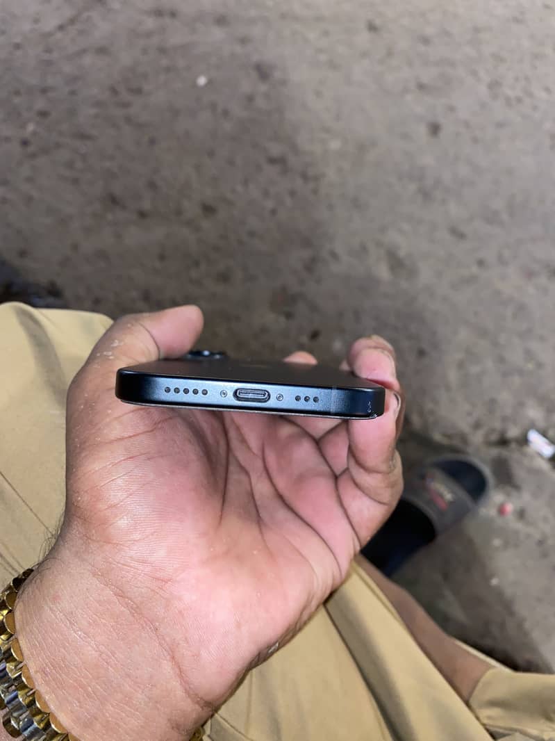 Apple iPhone 16 3