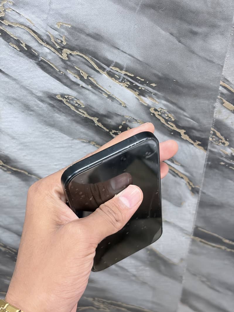 Apple iPhone 16 1