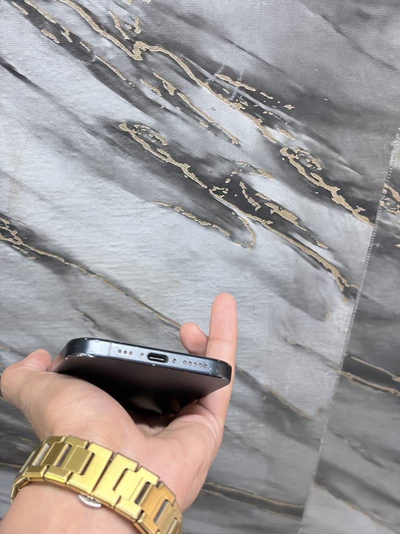 Apple iPhone 16 2