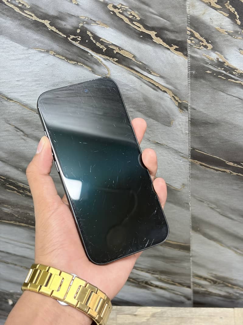 Apple iPhone 16 3