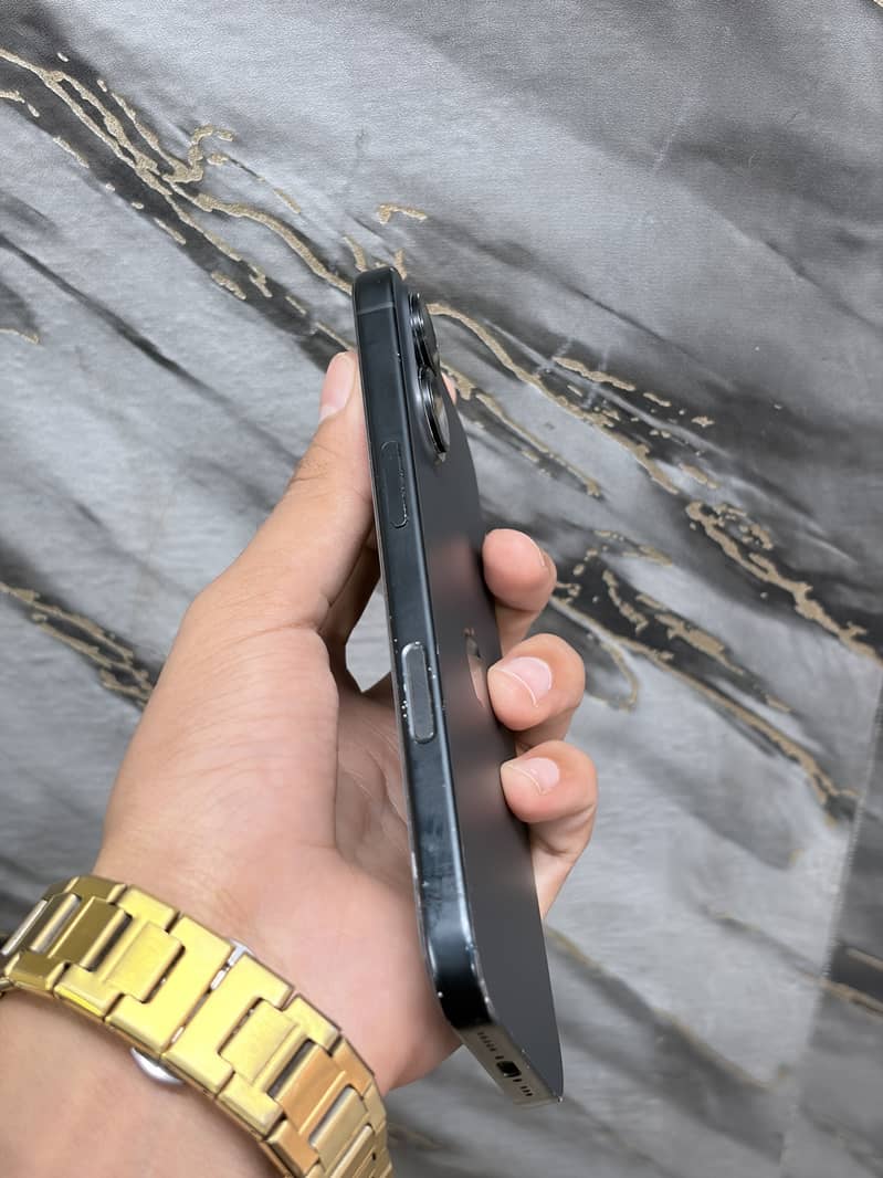 Apple iPhone 16 5