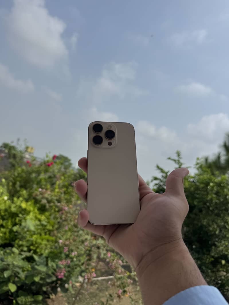 Apple iPhone 16 Pro 1