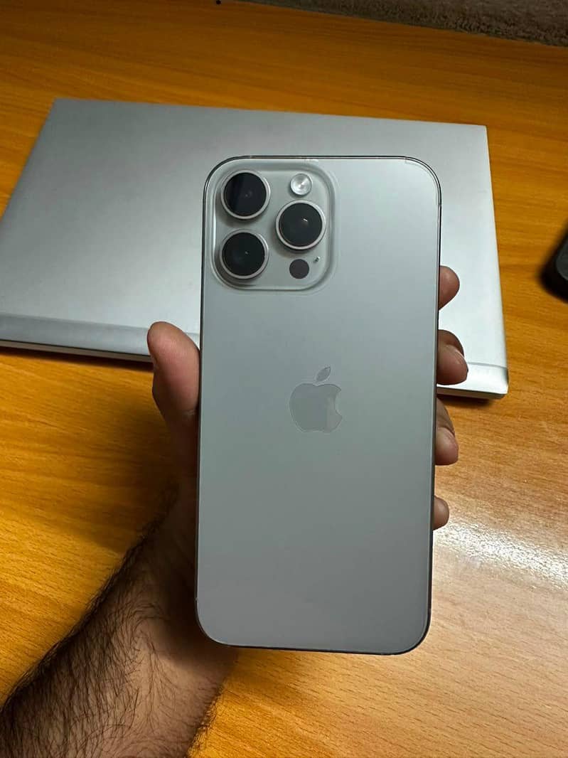 Apple iPhone 16 Pro Max 1