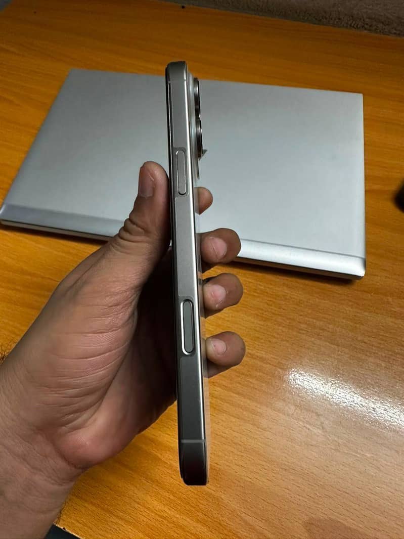 Apple iPhone 16 Pro Max 4