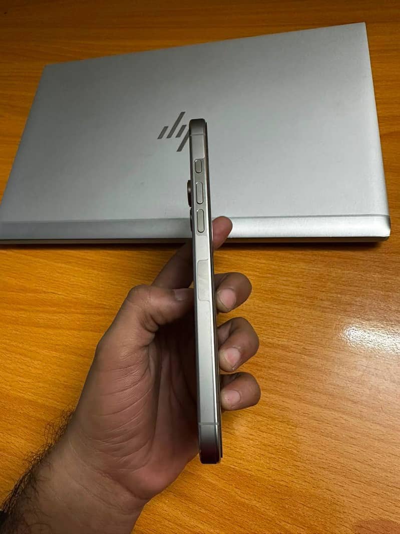 Apple iPhone 16 Pro Max 5