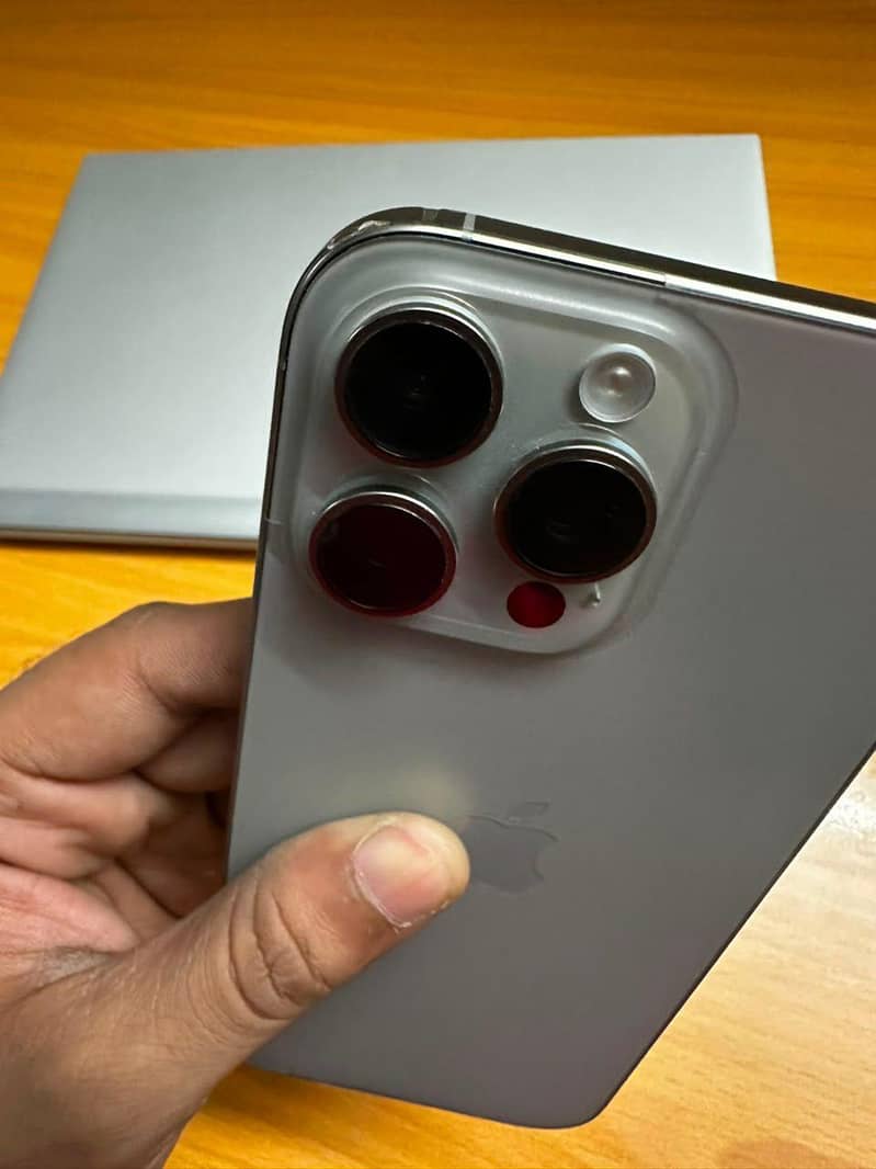 Apple iPhone 16 Pro Max 6