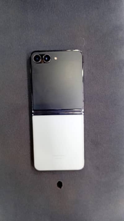 Samsung Mobile Z Flip 5 pta approved 256gb