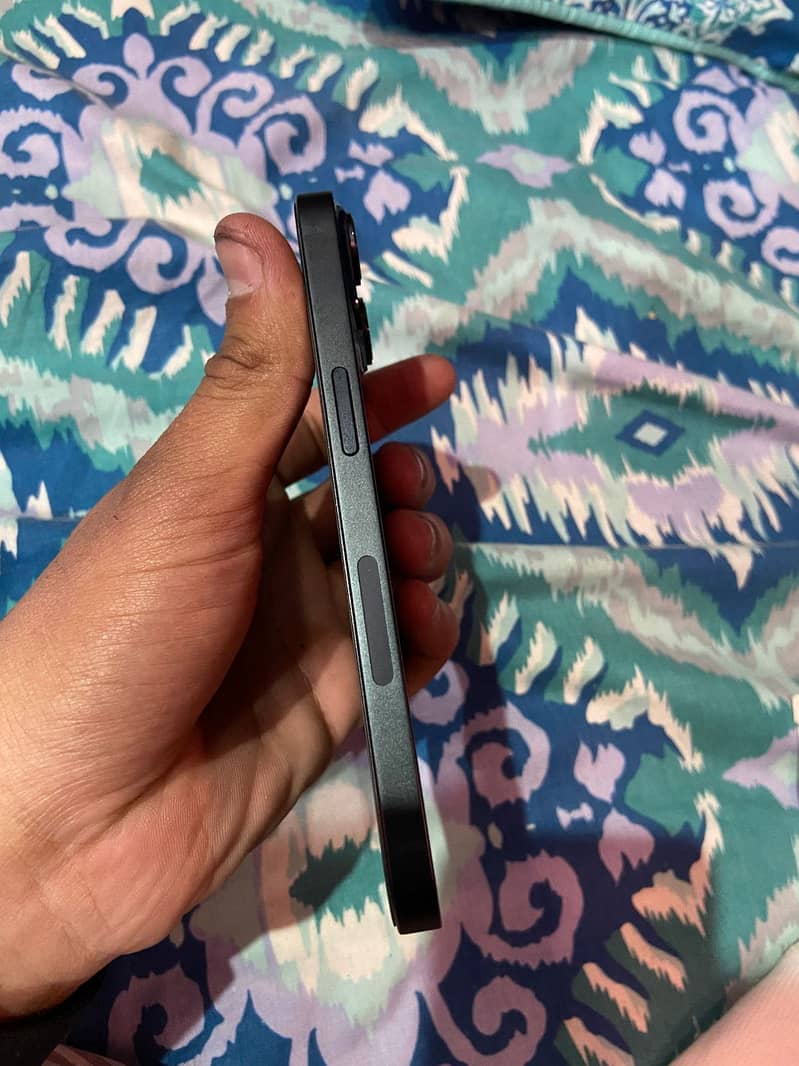 Apple iPhone 14 4