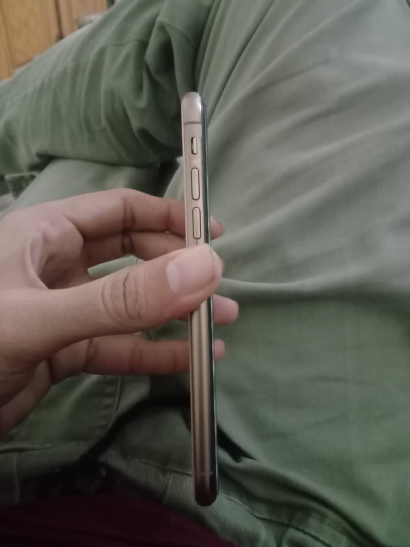 Apple iPhone XS 5